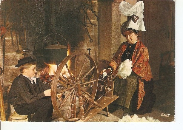 Postal 046960 : La Normandie Pittoresque. La fileuse su rouet