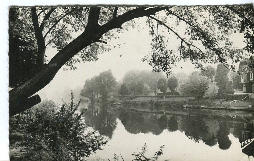 Postal-Postcard 17296: SAINT MAUR - La varenne St.Hilaire le quai de la Varenne