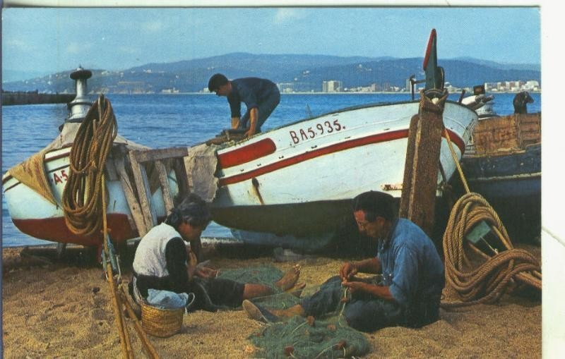 Postal 005548 : Pescadores costa brava cosiendo las redes