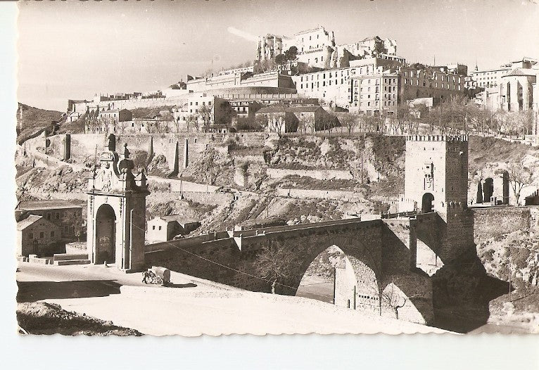 Postal 036578 : Toledo. Puente de Alcantara y Alcazar despues del asedio