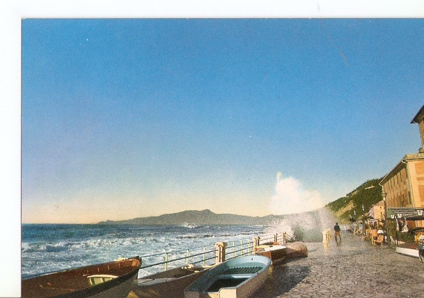 Postal 029693 : Golfo Tigullio - Chiavari. Lungomare con il mare in burrasca
