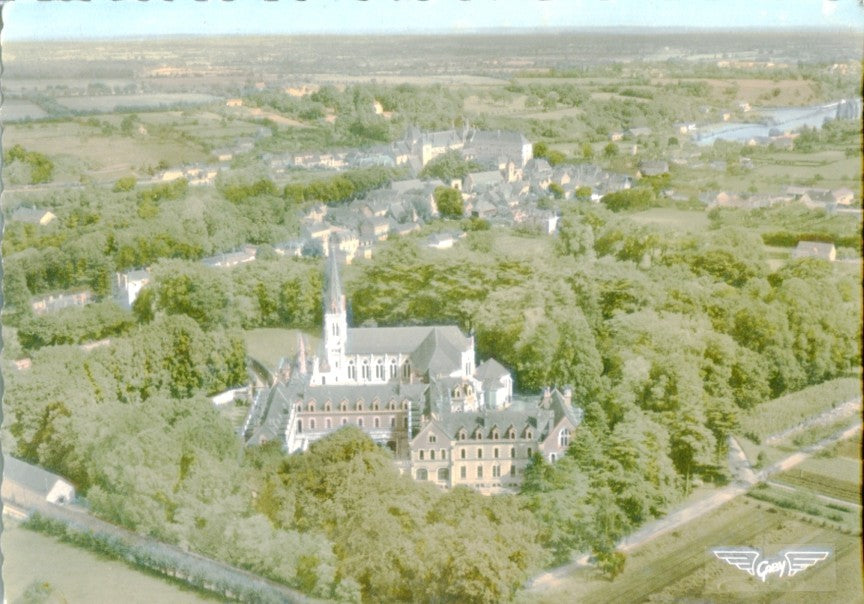 Postal 016722: SOLESMES Sarthe - Vista aerea de l Abbaye Sainte- Cecile