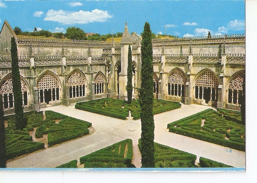 Postal 032600 : Batalha (Portugal). Mosteiro - Jardim e Claustro Real