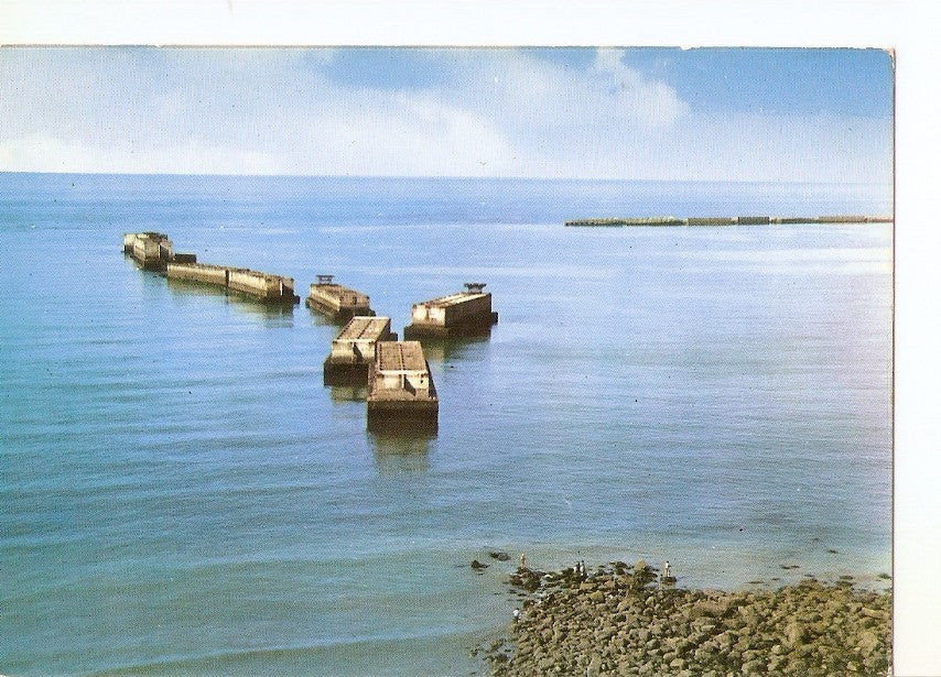Postal 039405 : Arromanches (Calvados). Les pontons du port de la Liberation