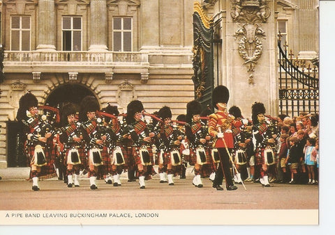 Postal 032742 : A Pipe Band Leaving Buckingham Palace London
