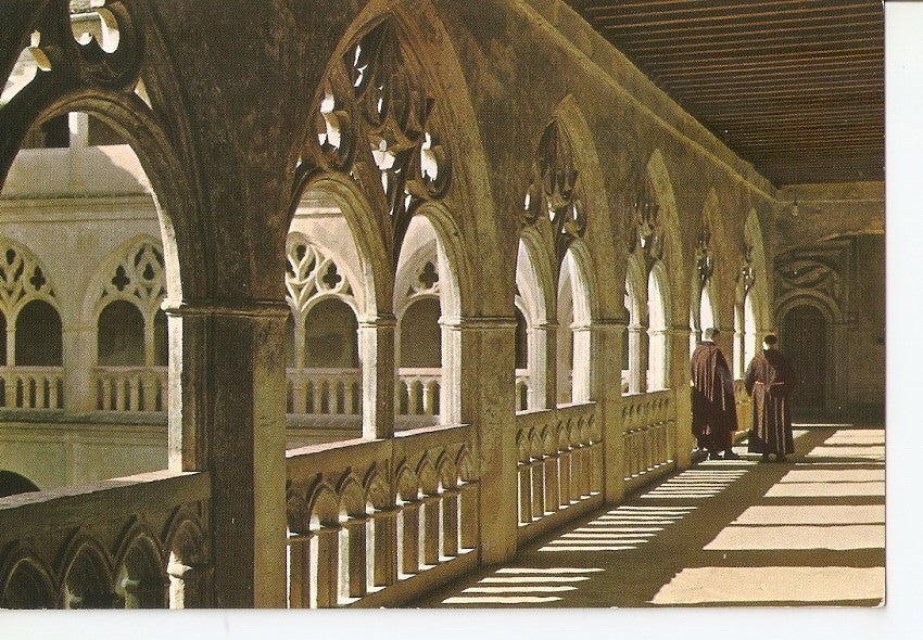 Postal 042306 : Guadalupe. Galeria central en el claustro de la botica (s. XVI)