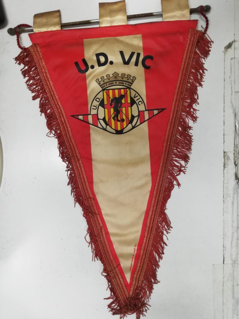 Banderin: U.D. VIC