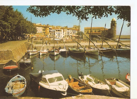 Postal 044818 : Collioure (P.-O.) vue sur le port et lEglise (M.H. XVIIe s.)
