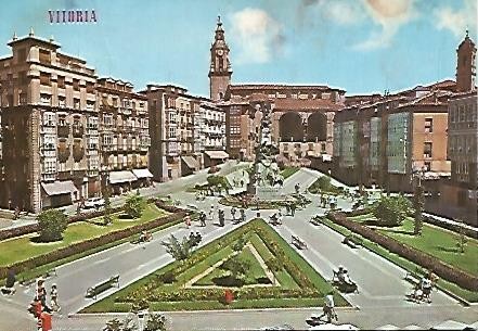 POSTAL 56067: VITORIA. Plaza de la Virgen