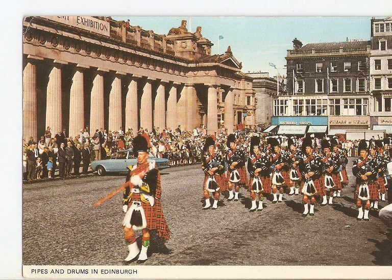 Postal 022284 : Pipes and drums in Edinburgh