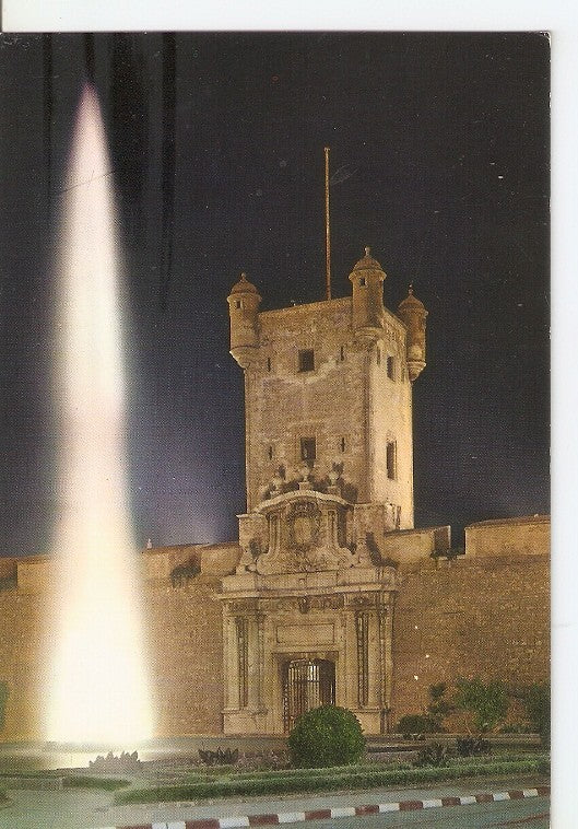 Postal 048116 : Cadiz. Puerta de Tierra. Fuente monumental aspecto nocturno