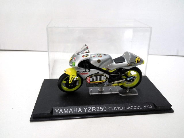 Moto Escala/Scale Diecast Motocicle: YAMAHA YZR250 - Olivier Jacque (2000)