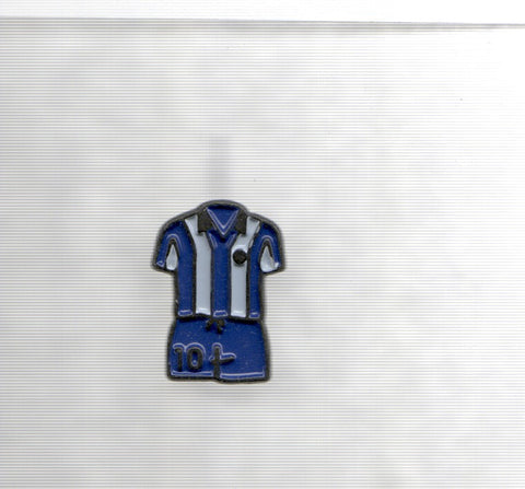 Pins: Camiseta azul y azul marino