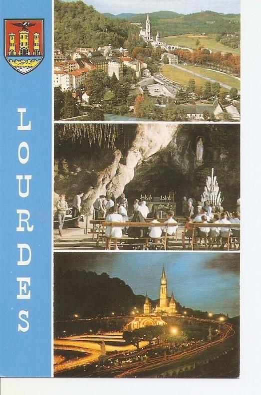 Postal 041378 : Lourdes (Hautes-Pyrenees). Vue generale - La Grotte. Basilique illuminee et Procession aux Flambeaux