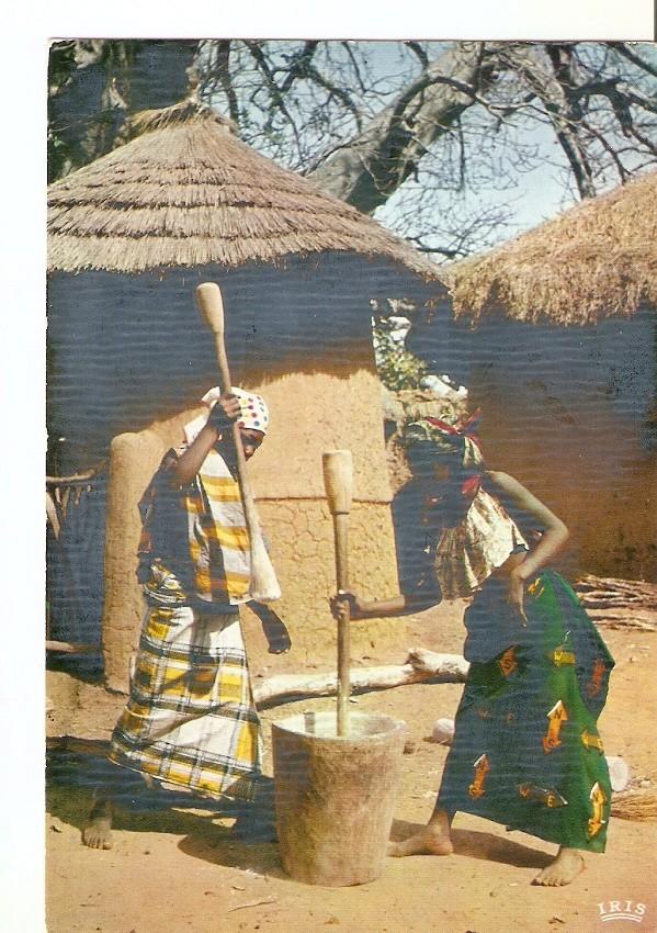 Postal 025107 : Preparing the meal Africa in Pictures