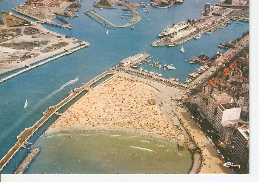 Postal 033443 : Ostend. Small beach and Montgomerys dock