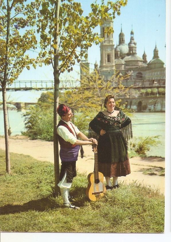 Postal 034891 : Zaragoza. Pareja tipica aragonesa a orillas del rio Ebro