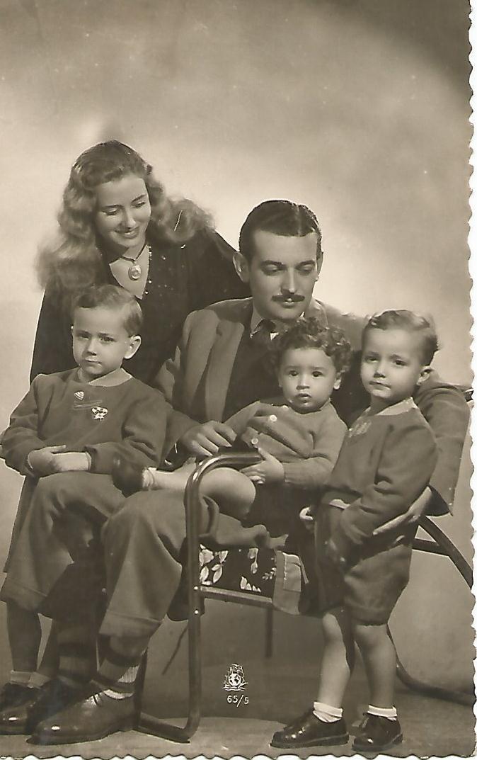 Postal 52279: Familia