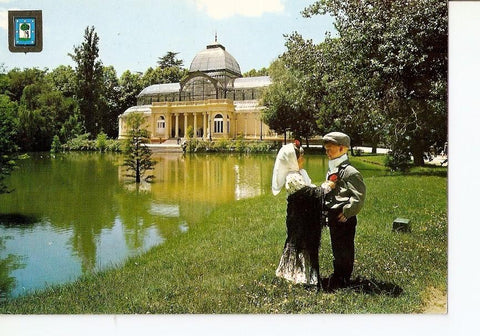 Postal 024724 : Palacio de Cristal y parejita tipica. Madrid
