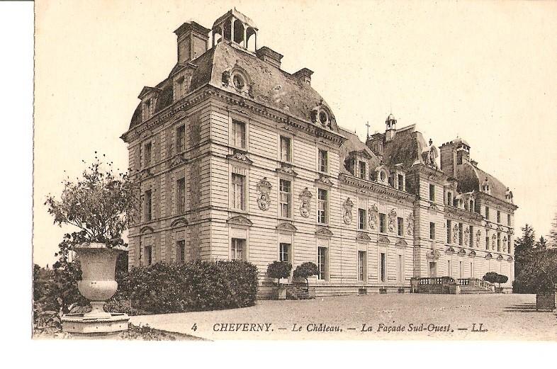 Postal 028817 : Cheverny - Le Château - La Façade Sud-Ouest