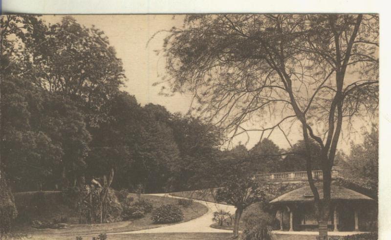 Postal B/N 0233 : Un coin du parc des celestins en Vichy-Francia