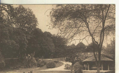 Postal B/N 0233 : Un coin du parc des celestins en Vichy-Francia