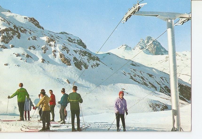 Postal 030471 : Pirineo Aragones Huesca. Desde lo alto de la pista del Candal. Al fondo el pico del Midi