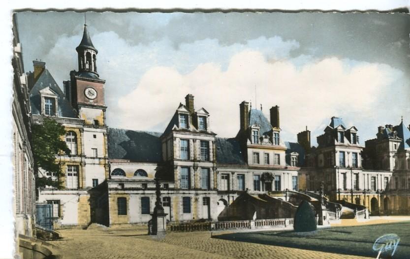 Postal-Postcard 17212: FOUNTAINE BLEAU - Le Palais cour des Edieux
