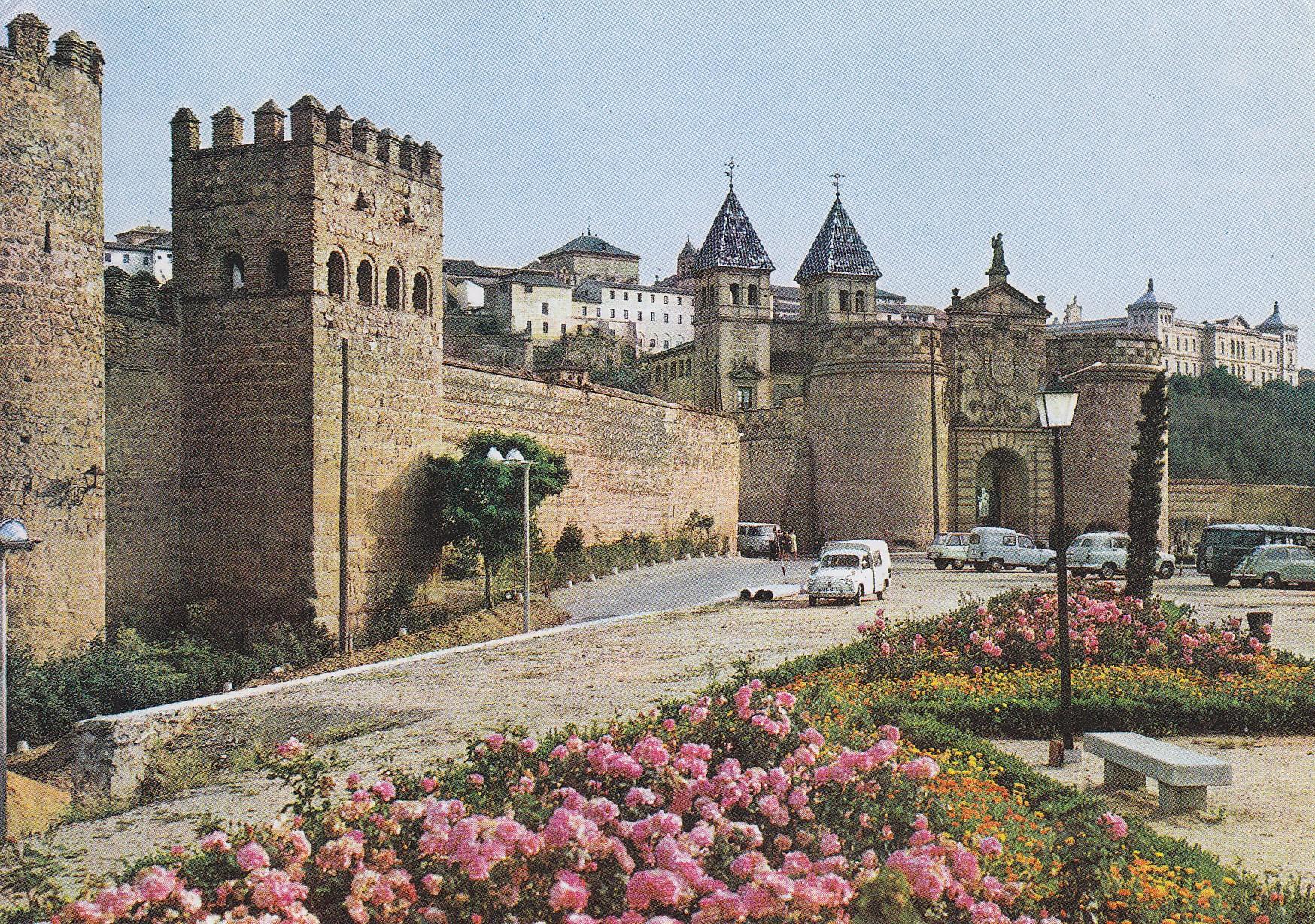 Postal 60203:  Puerta de Bisagra y murallas (Toledo). 