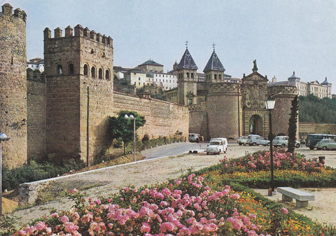 Postal 60203:  Puerta de Bisagra y murallas (Toledo). 
