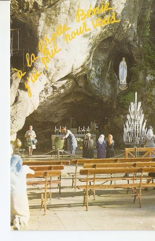 Postal 041722 : Lourdes (Hautes-Pyrenees). La Grotte