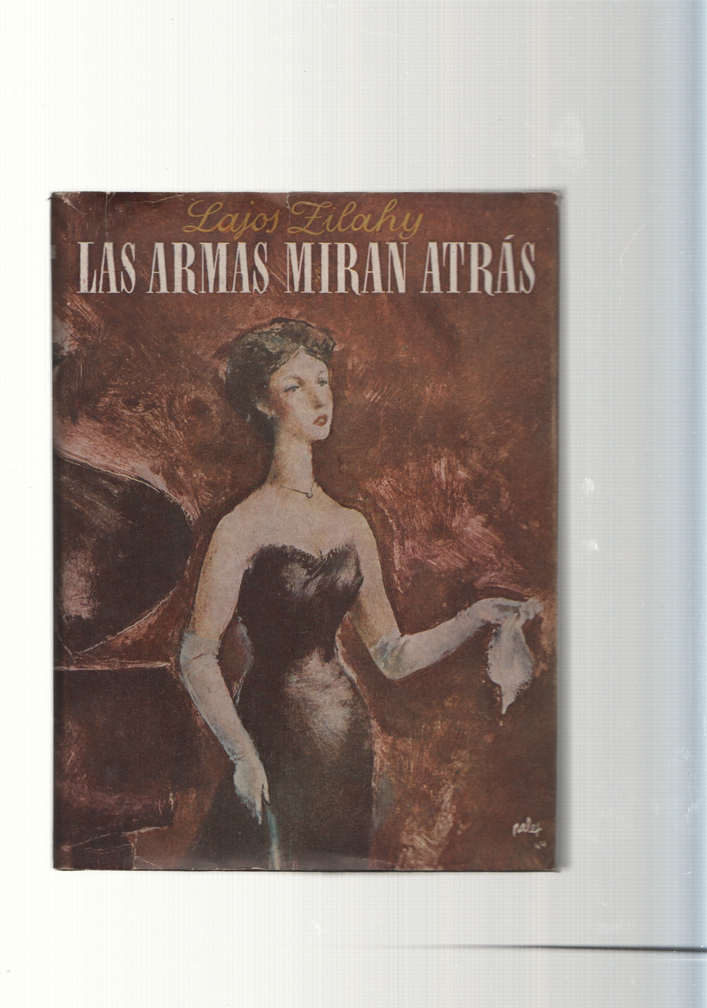 Las armas miran atras