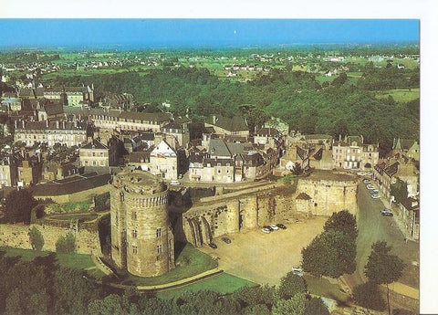 Postal 030257 : Dinan. Le Château de la Duchesse Anne (cliche aerien Heurtier-Rennes)