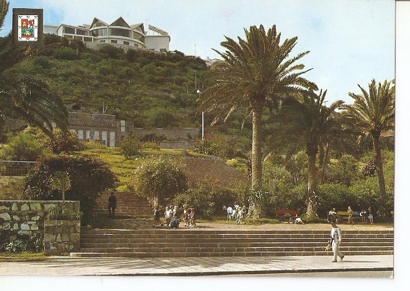 Postal 042418 : Las Palmas de Gran Canaria. Jardines Doramas y Estatua Leon y Castillo