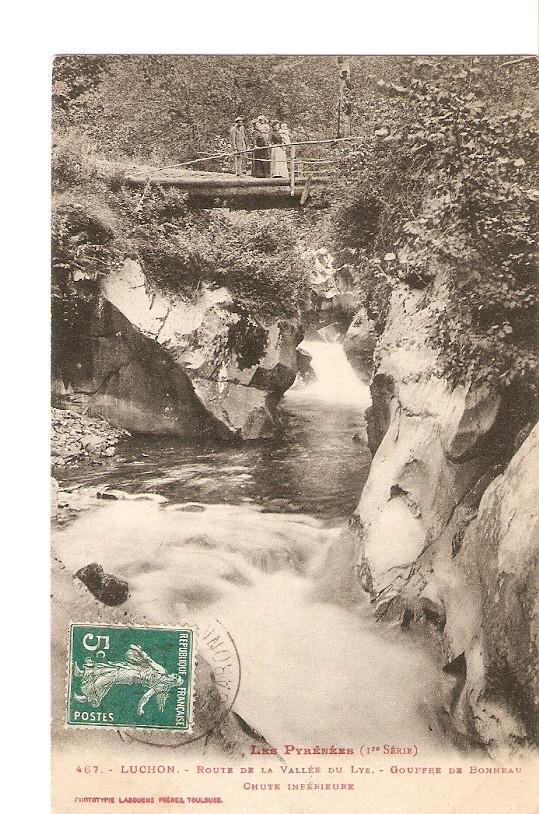 Postal 027299 : Luchon - Route de la Vallee du Lye - Goufre de Bonneau, Chute Inferieure. Les Pyrenees (1re Serie)