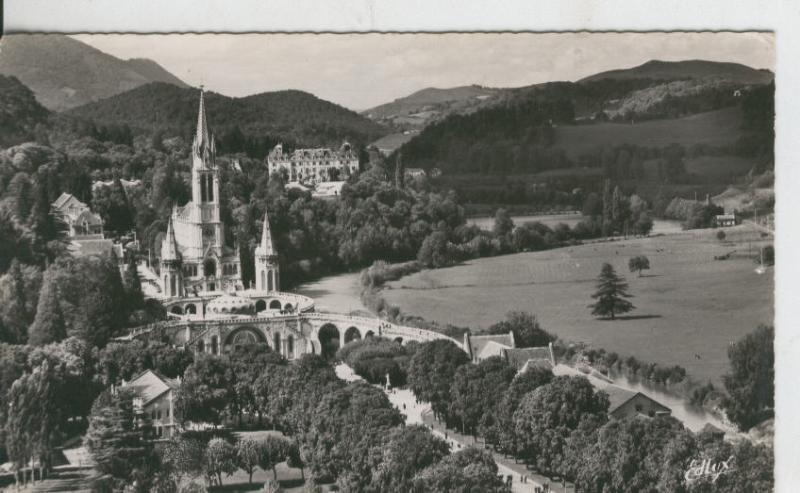 Postal B/N 0384 : Lourdes, La Basilique, vue du Chateau-Fort