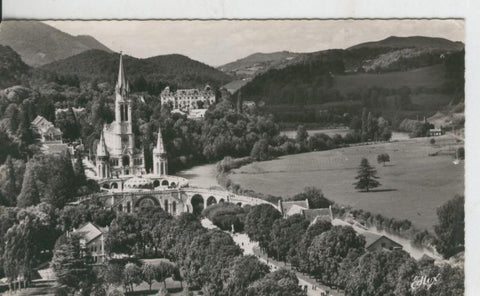 Postal B/N 0384 : Lourdes, La Basilique, vue du Chateau-Fort