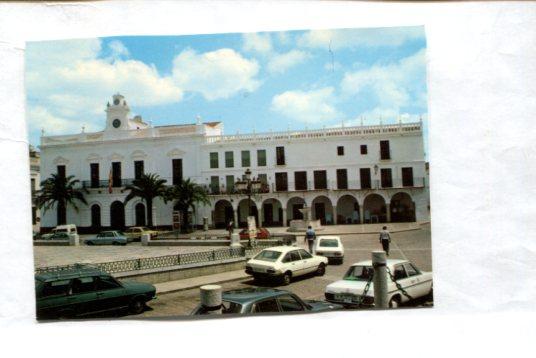 Postal / Postcard: 54882: RECORTADA: Fachada del ayuntamiento en la plaza de España de Llerena-Badajoz