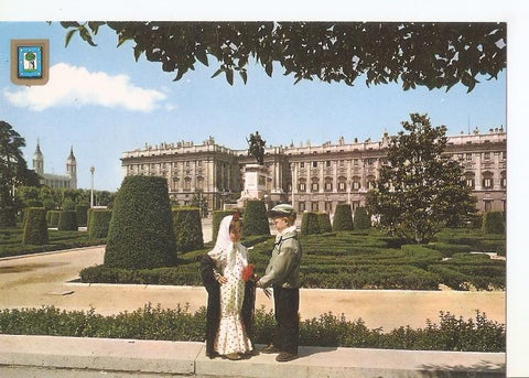 Postal 048580 : Madrid. Palacio Real y pareja tipica