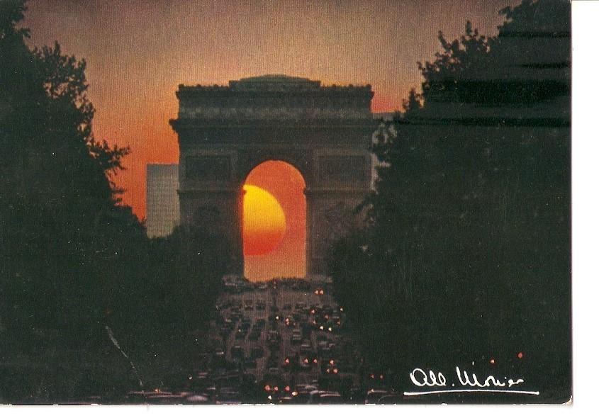 Postal 030851 : Paris. Les Champs Elysees et lArc de Triomphe