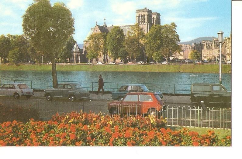 Postal 041686 : Inverness Cathedral and the river Ness