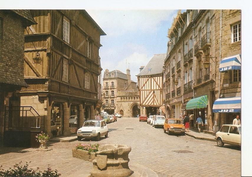 Postal 030287 : Dinan (Cotes du Nord) Place des Merciers