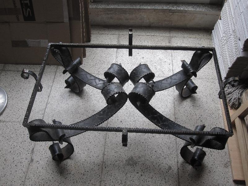 Mesa de hierro forjado
