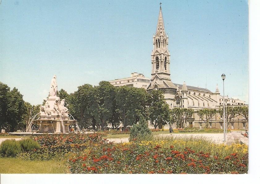 Postal 030943 : Nimes (Gard) La Rome Antique. LEsplanade et la Fontaine Pradier