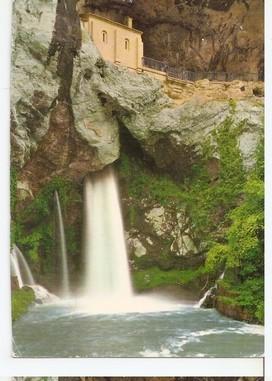 Postal 047821 : Covadonga. Gruta de la Virgen y Cascada