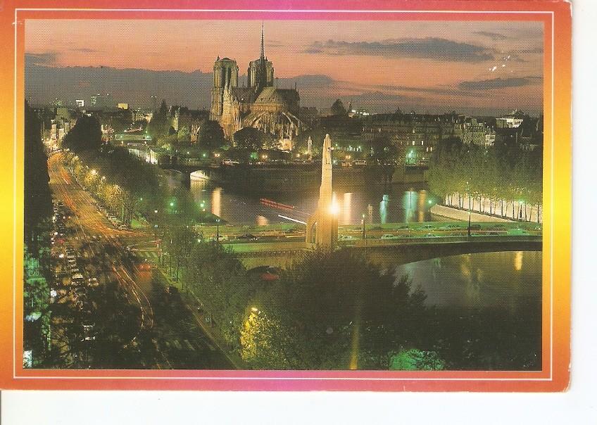 Postal 031499 : Paris la nuit. Vue generale sur lIle de la Cite. La cathedrale Notre-Dame