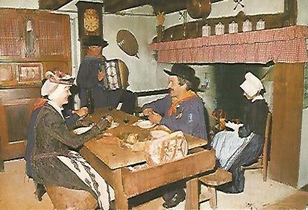 POSTAL 18061: Folclore de la Montagnarde