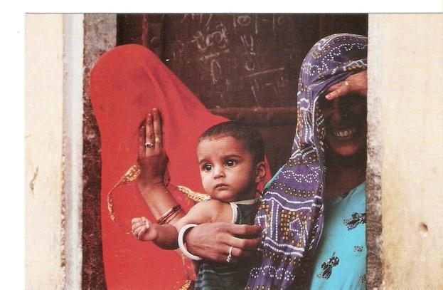 Postal 047600 : La vida de les dones i els infants al Vietnam lIndia i el Nepal. Centre Civic Torre Llobeta