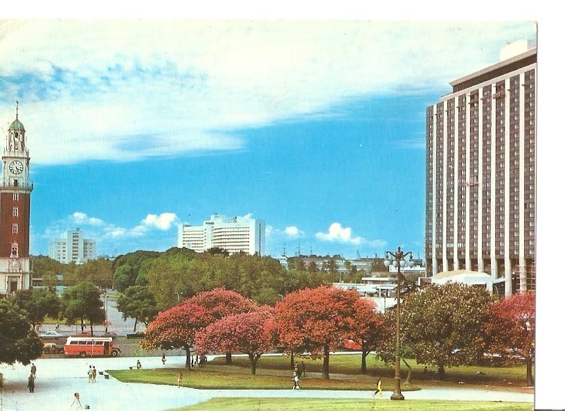 Postal 036846 : Buenos Aires. Vista de la Torre de los Ingleses y Hotel Sheraton desde la plaza San Martin