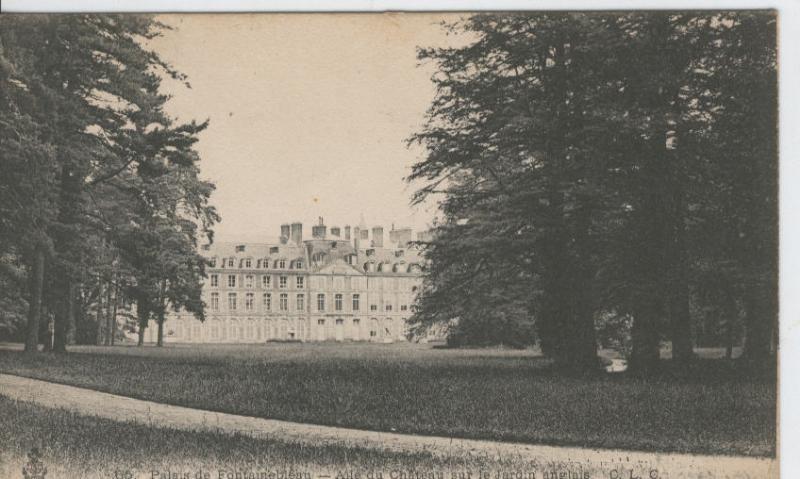 Postal B/N 0354 : Fontainebleau: Aile du chateau sur le jardin anglais